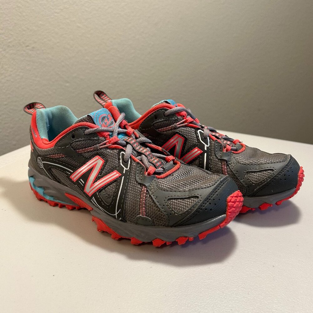 Women's New Balance 573 Running Shoe Size: 7 All-Terrain Hiking Sneakers